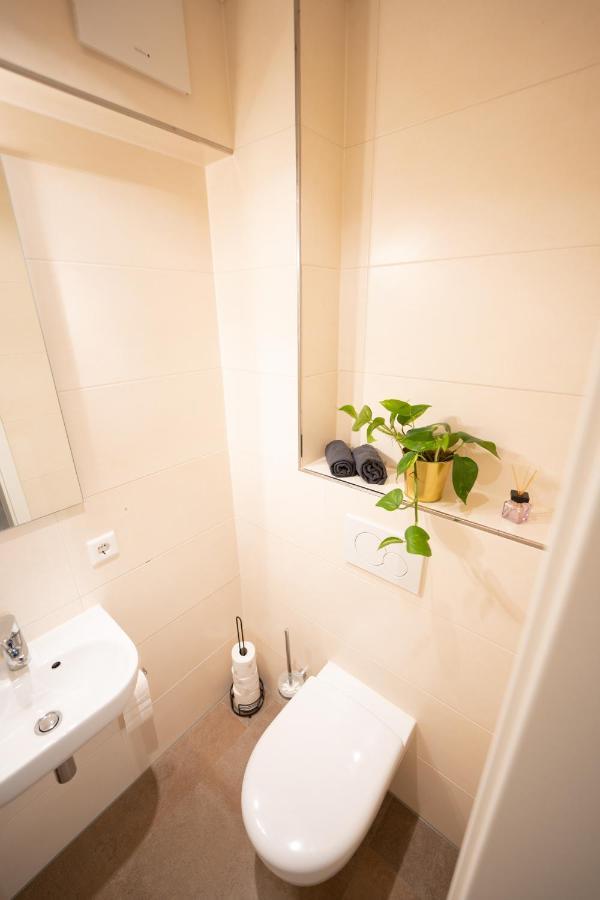 -Zentrale Wohnung-Balkon-Desingerkueche- Bielefeld Exterior foto